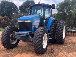 New Holland 8870 tractor 