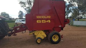 New Holland 654 Round Baler