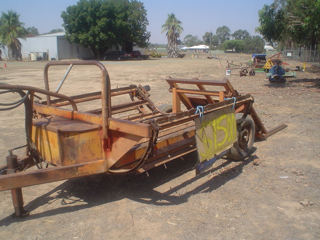 Ezy feeder, round bale feedout machine