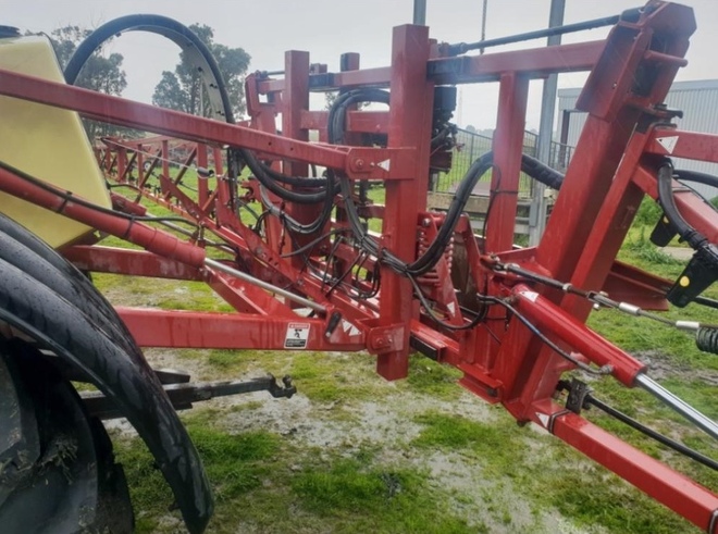 2017 Hardi Navigator 4000 Boom Spray
