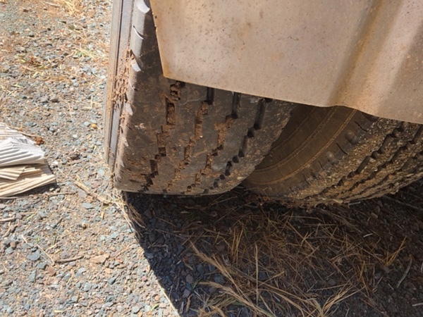 1991 Hino Prime mover with Tray & Crane