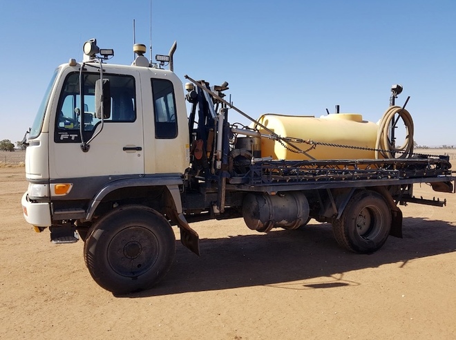 Hayes 24mt Boomspray on Hino 4X4 Truck
