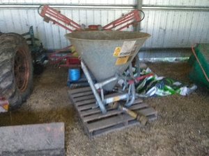 Rondini Fertilizer Spreader