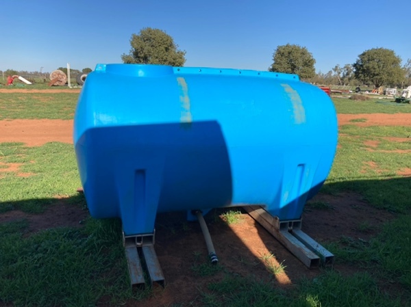 4100 poly tank