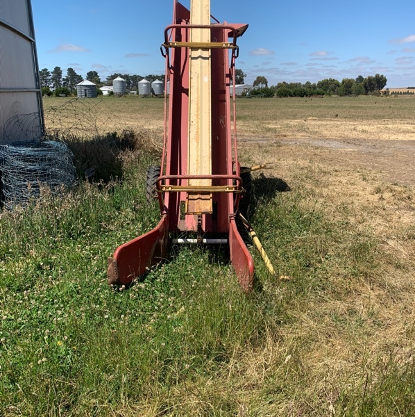 New Holland 471 bale loader