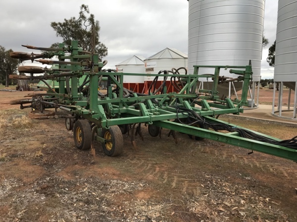 John Deere Airseeder 20ft.