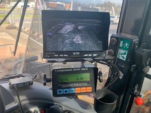 WA320PZ-6 LOADER QUICK HITCH, SCALES, BUCKET AND FORKS