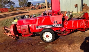 Hay Baler - International 445D