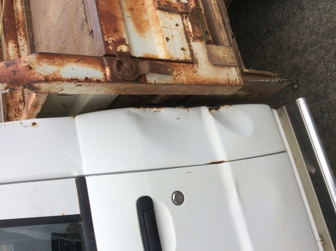 Under Auction - 2002 Nissan Ute DX4.2 - 2% + GST Buyers Premium On All Lots 