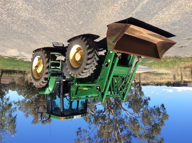 2002 John Deere 7810 with FEL