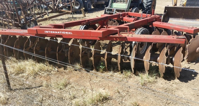 International 32 plate 3-5 Offset Disc 