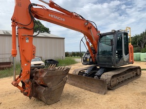 HITACHI ZX135US-3 HYD HITCH 3 BUCKETS