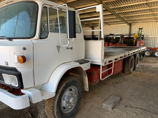 Hino Tray truck