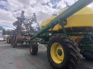 41ft Flexi Coil 820 Seeder Bar with 2006 John Deere 1910 2 Bin 13000L Air Cart ##PRICE REDUCED## ONO & willing to Split