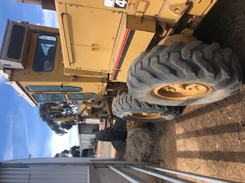 1986 Mitsubishi MG400 Grader