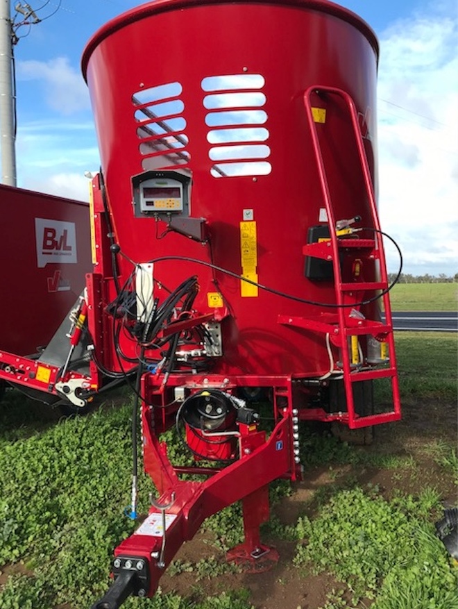 2019 BvL V-Mix 24 Feed Mixer Wagon