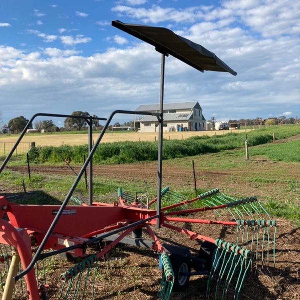 3.3mt Kverneland vicon hay rake