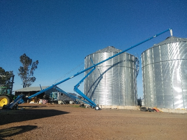 Brandt 13 x 110 Swing away auger