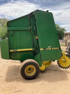 John Deere 435 Round Baler