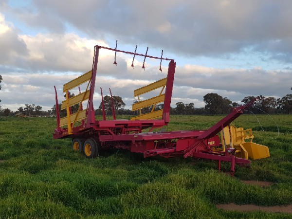 New Holland 1034 Bale Wagon
