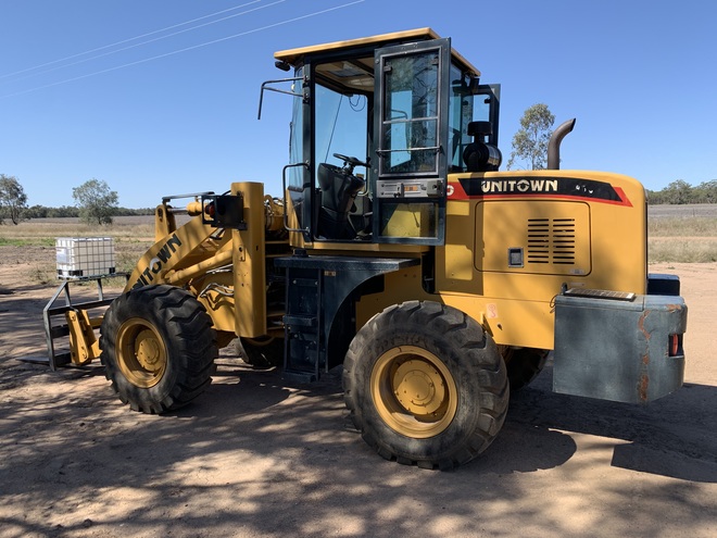 Unitown Front End Loader (243.4 hrs)
