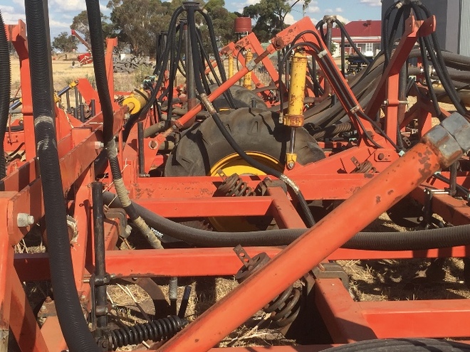 Horwood Bagshaw Airseeder with 47ft Bar & 8000L Tank / Cart