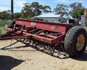 International 511 28 Row Combine (Complete for Wrecking)