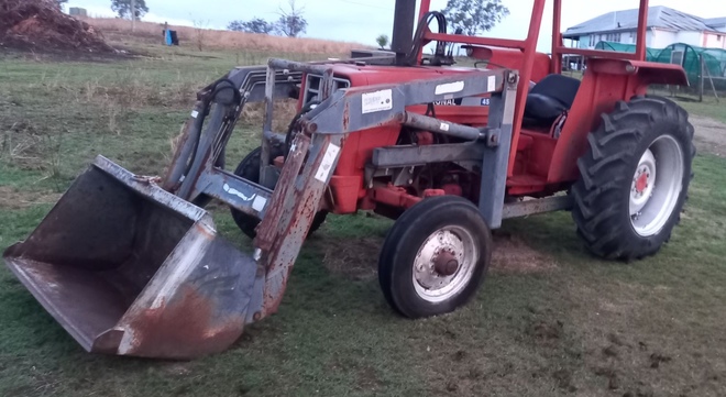International 454 Tractor with FEL/3PL/Slasher