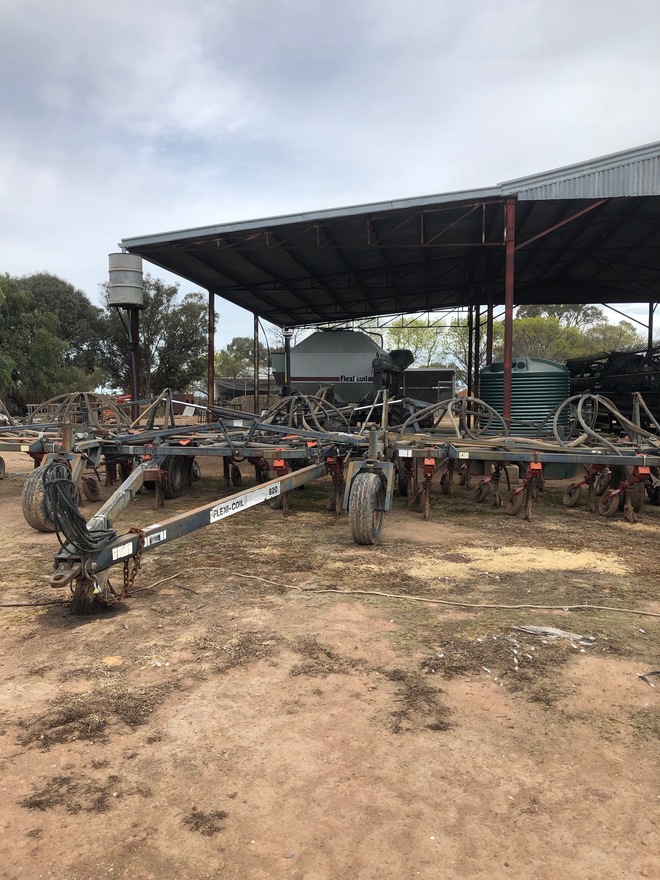 Flexi-coil 820 Bar with 2320 Air Cart