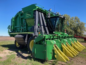 John Deere 7760 Cotton  Picker