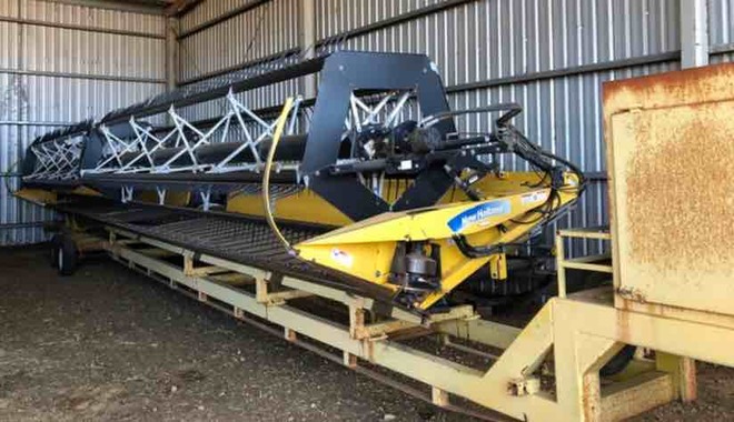 CX 860 New Holland Harvestor with 40' Honeybee Draper Front & Trailer