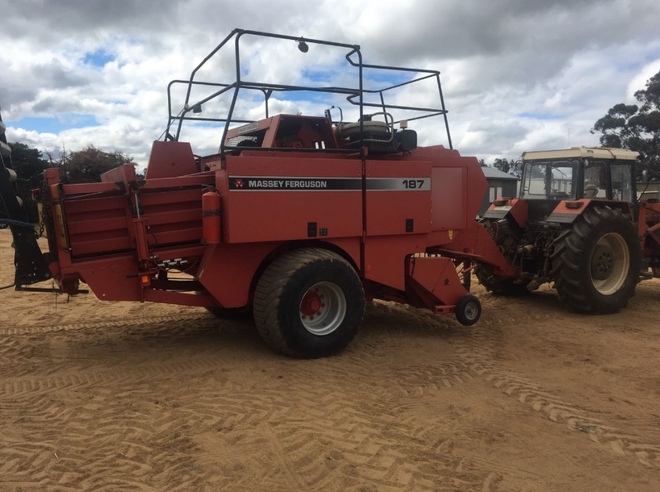 Massey Ferguson 187 Baler