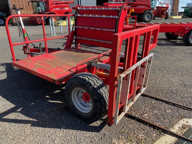 WMI Pa-Mick Square Bale feeder