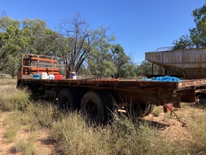 Ford D series lazy axle 25 ft tray