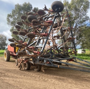 40ft Flexicoil and 4000L Horwood Air Seeder