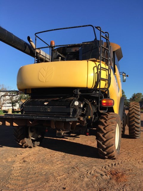 New Holland  CR960 with 36 ft Honeybee Front with Transport Kit