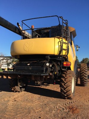 New Holland  CR960 with 36 ft Honeybee Front with Transport Kit