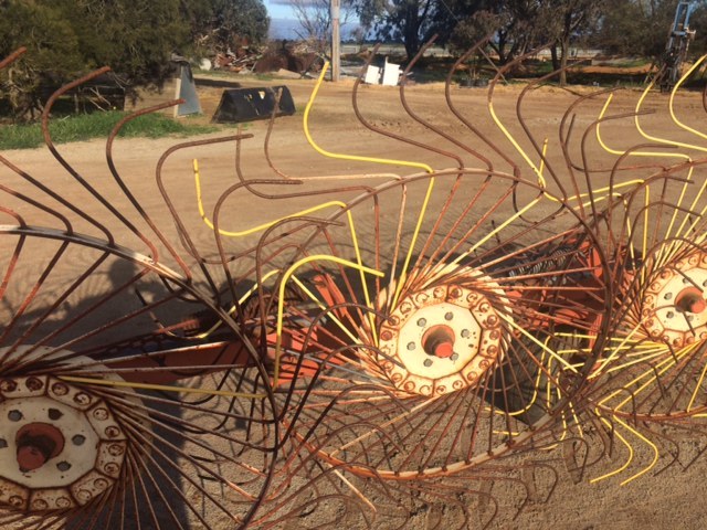 Howard in line hay rake