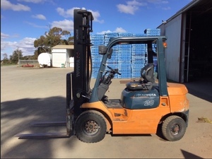 TOYOTA DIESEL FORKLIFT