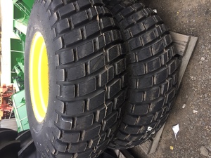 MACDON/JOHN DEERE WINDROWER WHEELS & TYRES