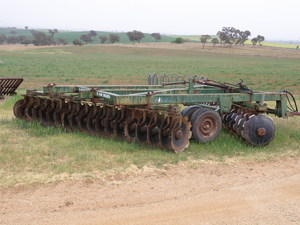 John Shearer 606 36 plate offset disc plough near new discs