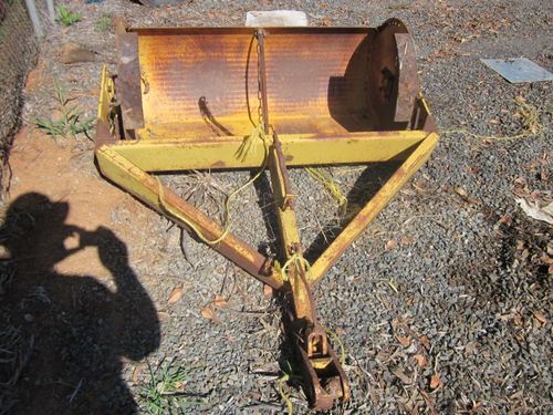 Scoop Britstand Tumbler/Drag 