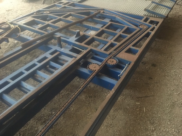 Poultry harvester, chicken cat