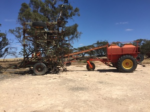 35ft Horwood Bagshaw Chisel Plough & 4000lt Horwood Bagshaw Airseeder NEG