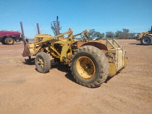 Chamberlain 9G industrial mark 2. Tractor with FEL