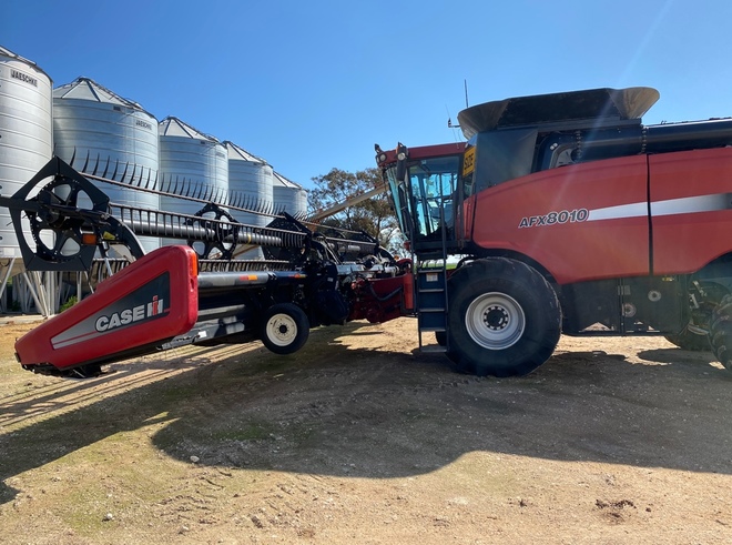 2005 Case IH AFX8010 Header & 40ft MacDon Front