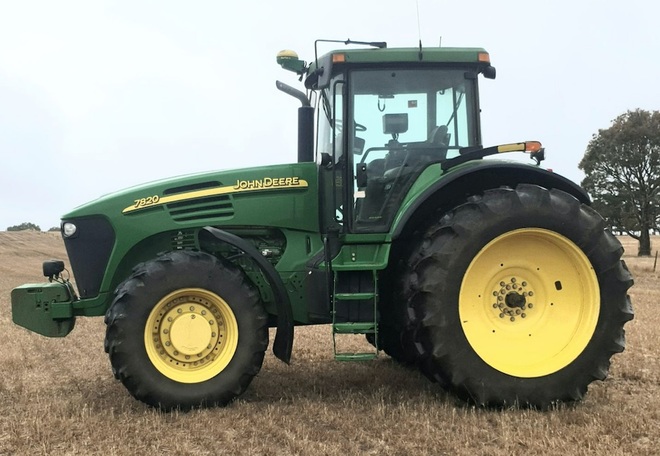 John Deere 7820 FWA Tractor