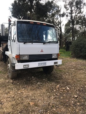 1987 Mitsubishi Tray Truck with Crane