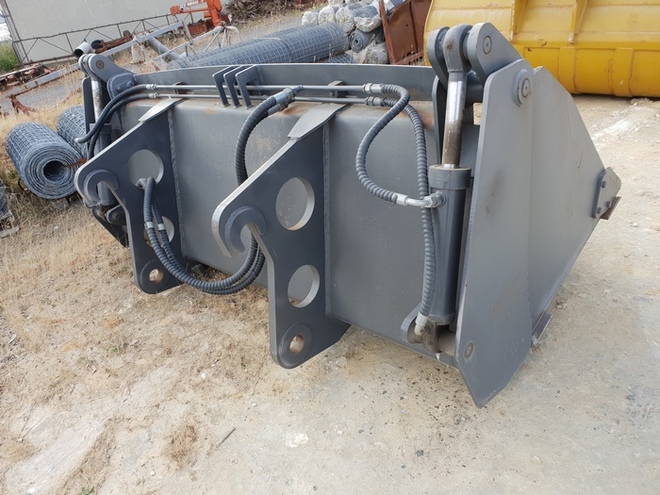 4-in-1 Quick Hitch Bucket