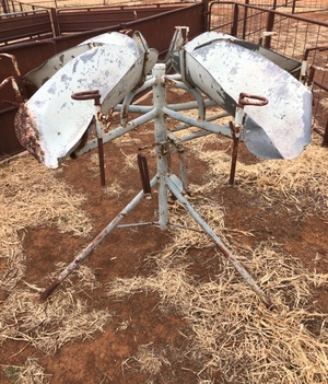 Rotary lamb marking cradle